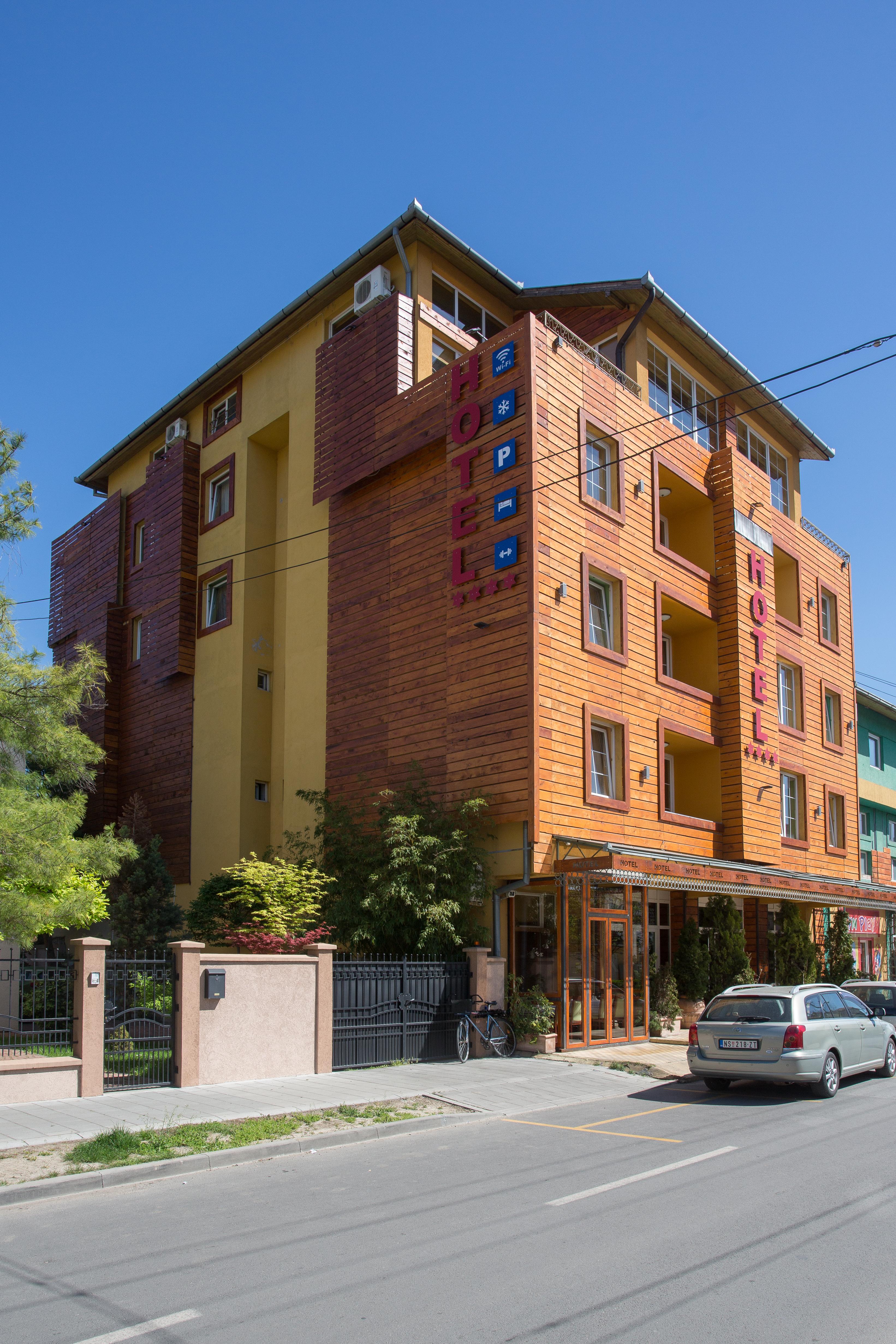 Garni Hotel Garson-Lux Ns Novi Sad Exterior photo