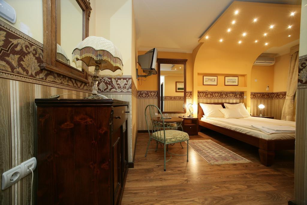 Garni Hotel Garson-Lux Ns Novi Sad Exterior photo