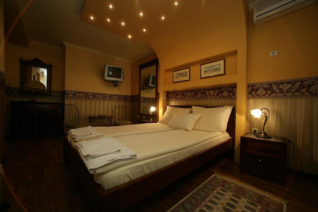 Garni Hotel Garson-Lux Ns Novi Sad Exterior photo