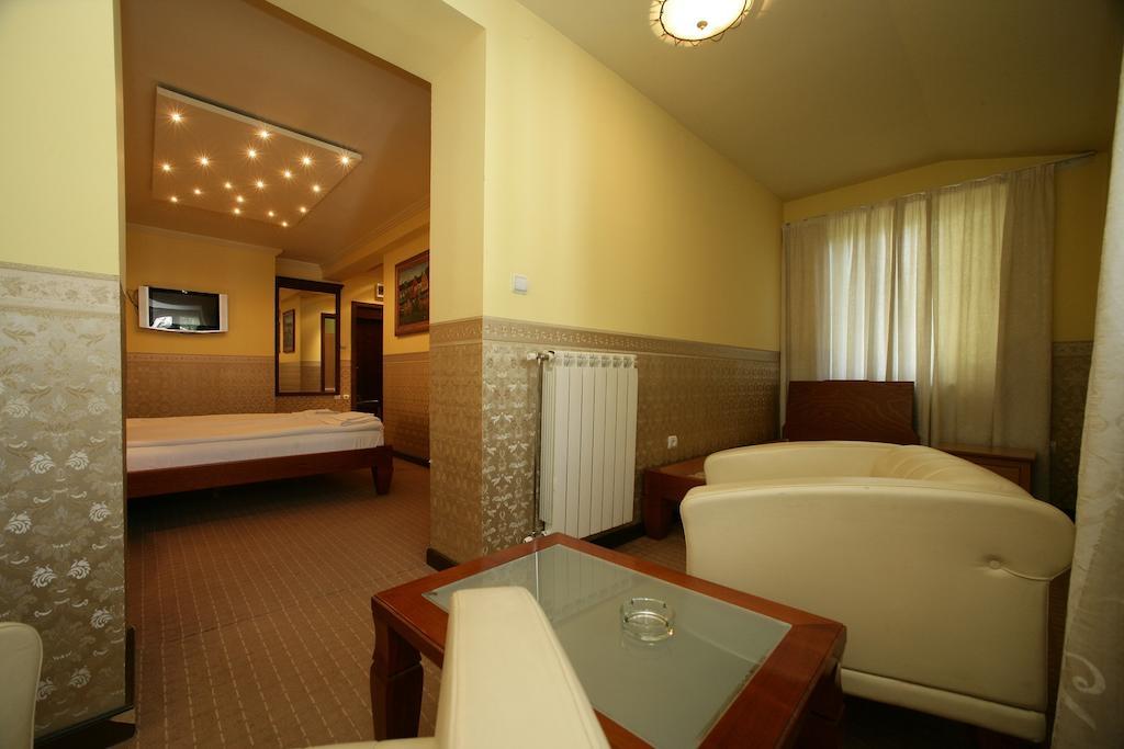 Garni Hotel Garson-Lux Ns Novi Sad Exterior photo