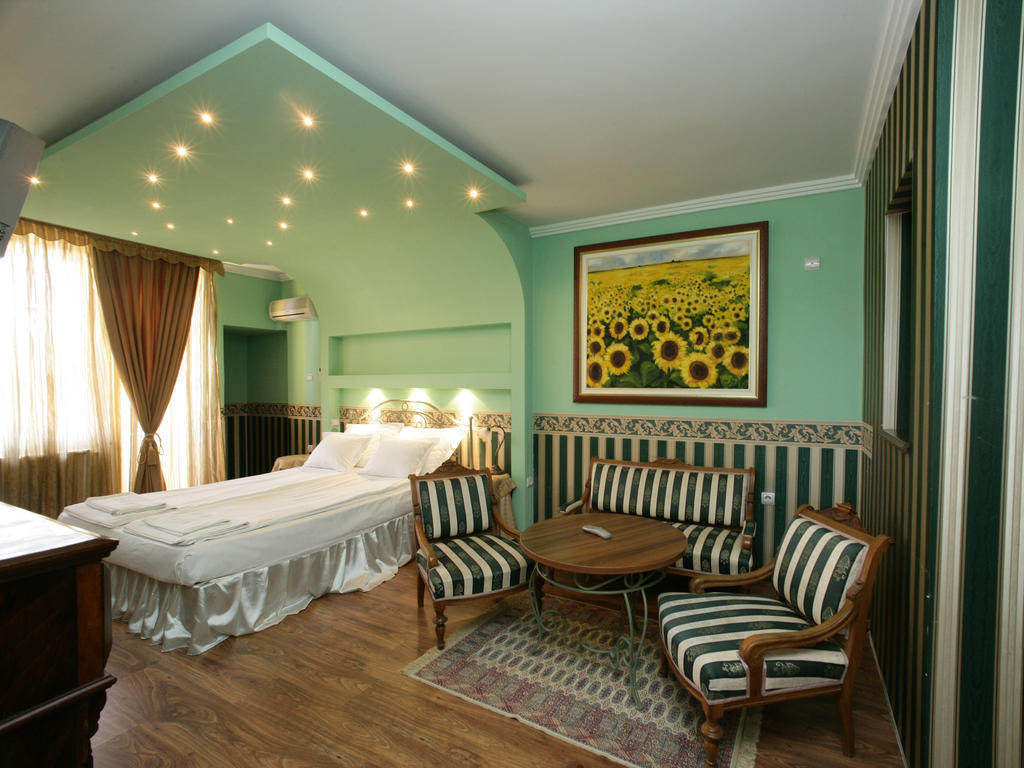 Garni Hotel Garson-Lux Ns Novi Sad Exterior photo