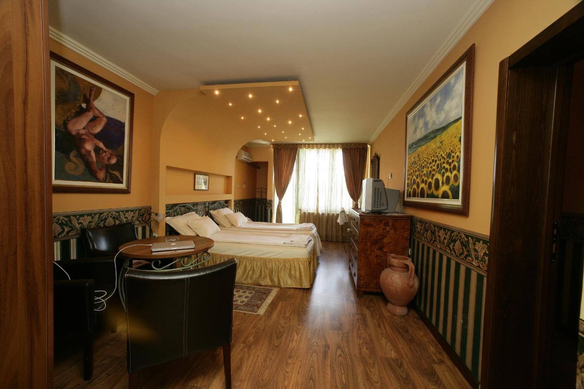 Garni Hotel Garson-Lux Ns Novi Sad Exterior photo