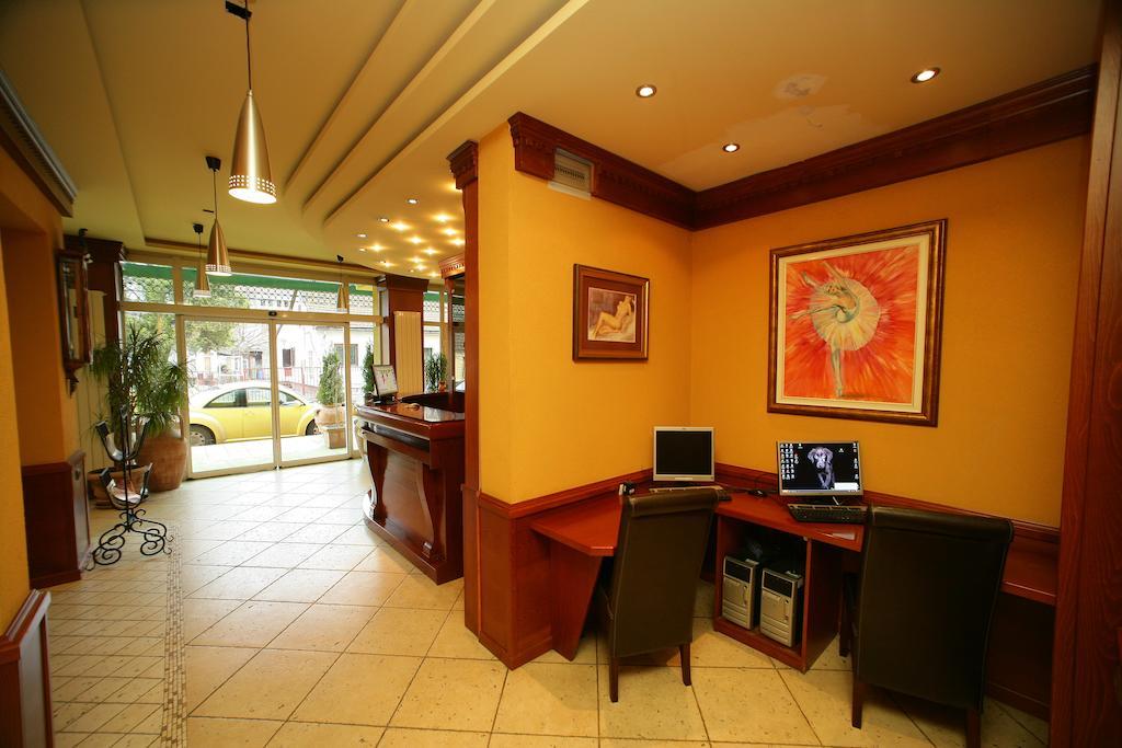 Garni Hotel Garson-Lux Ns Novi Sad Exterior photo