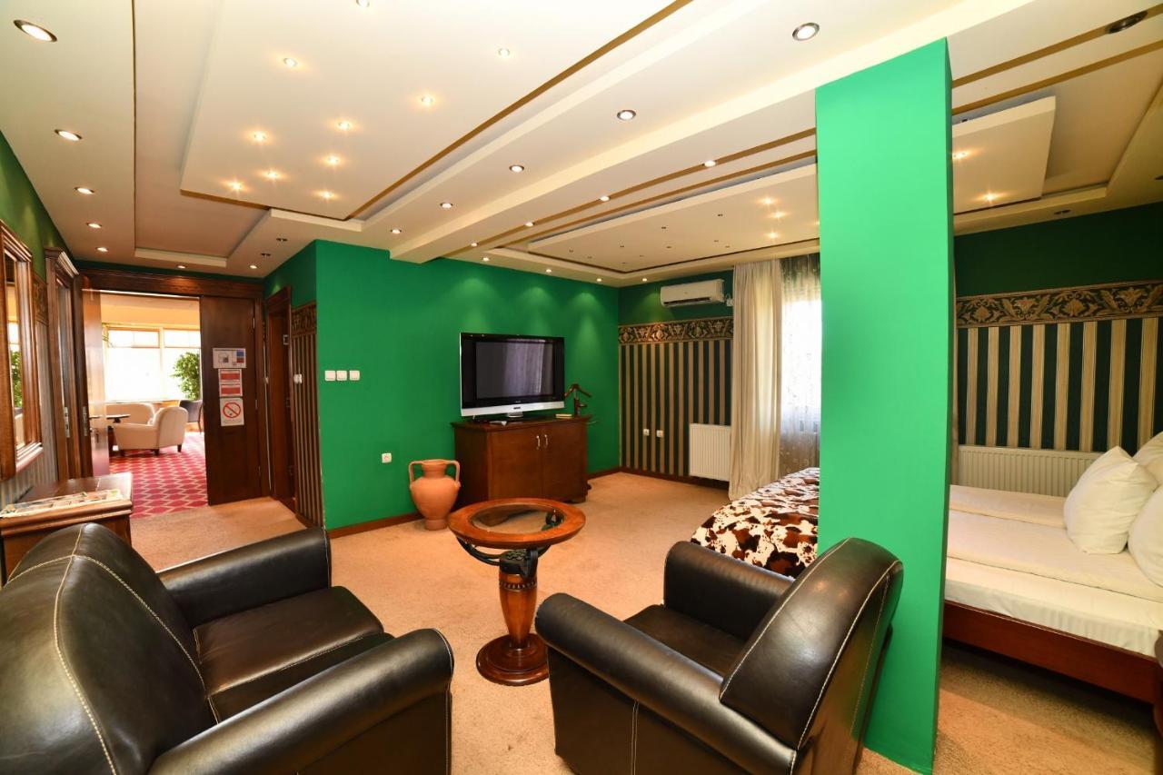 Garni Hotel Garson-Lux Ns Novi Sad Exterior photo