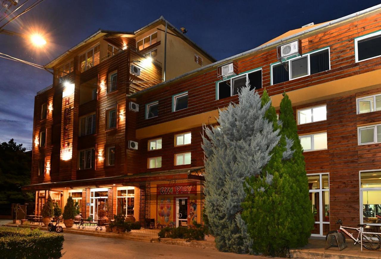 Garni Hotel Garson-Lux Ns Novi Sad Exterior photo