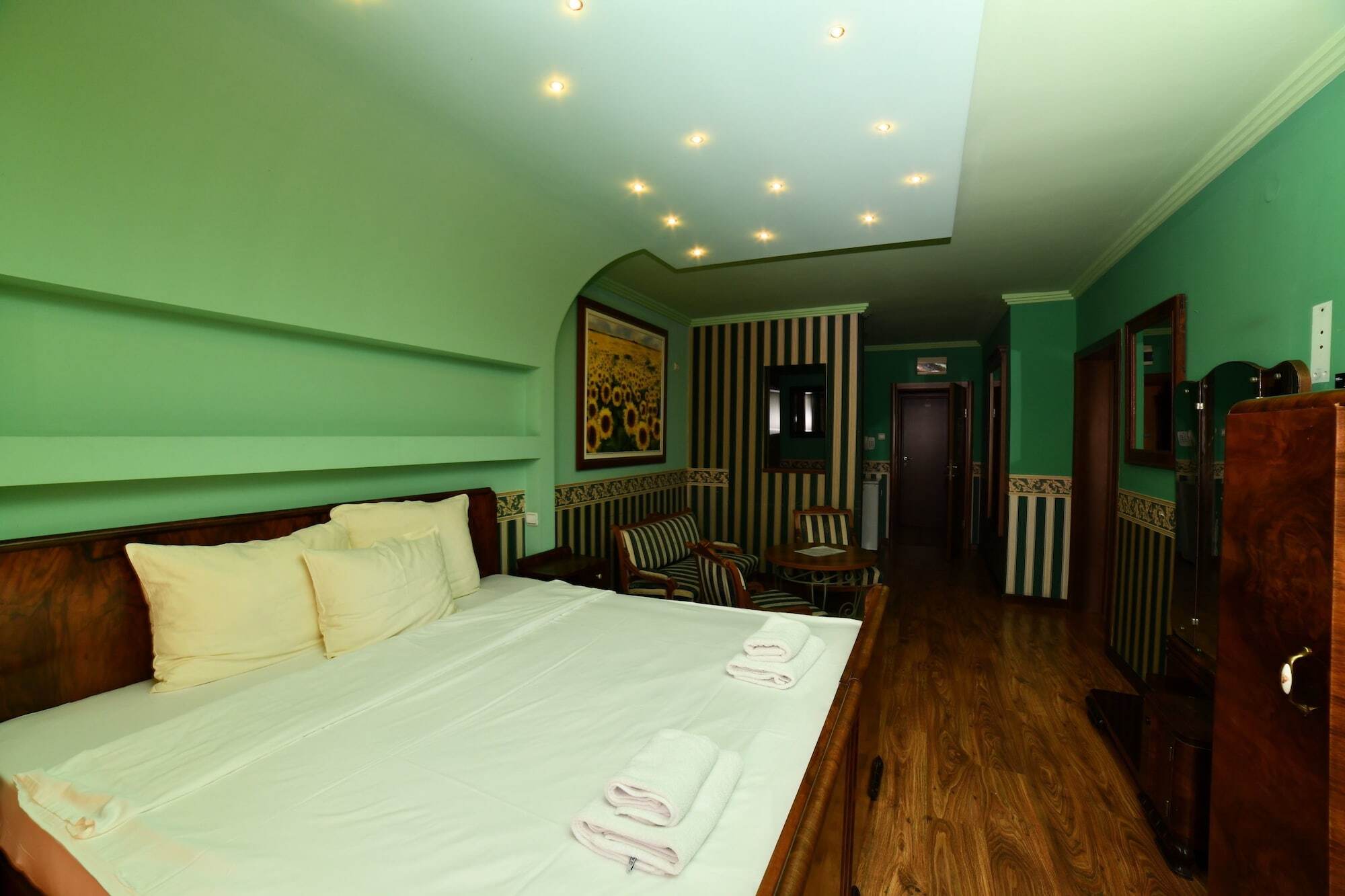 Garni Hotel Garson-Lux Ns Novi Sad Exterior photo